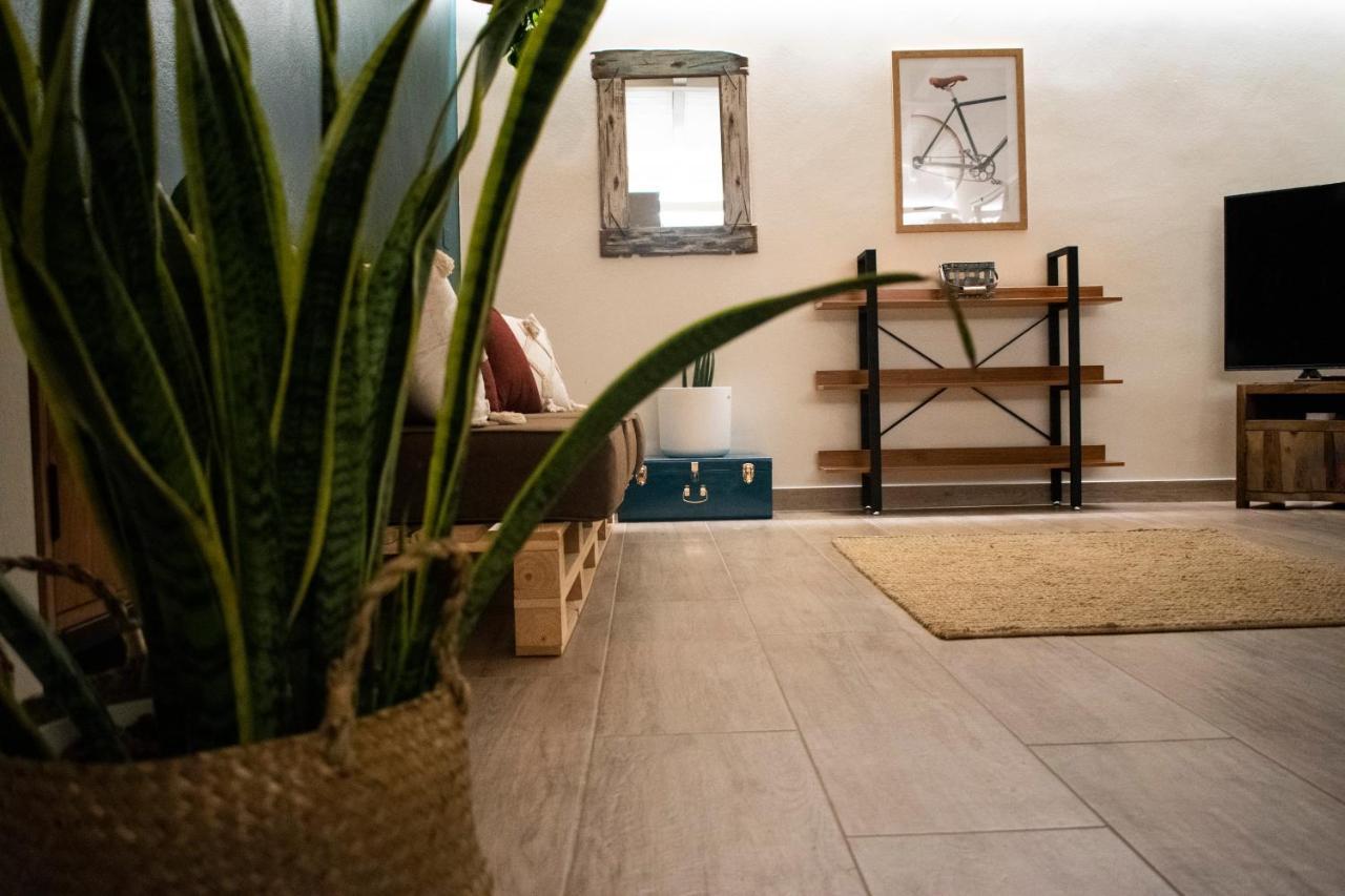 Apartment Charme And Relax With Garden And Swimming Pool Desenzano del Garda Exteriér fotografie